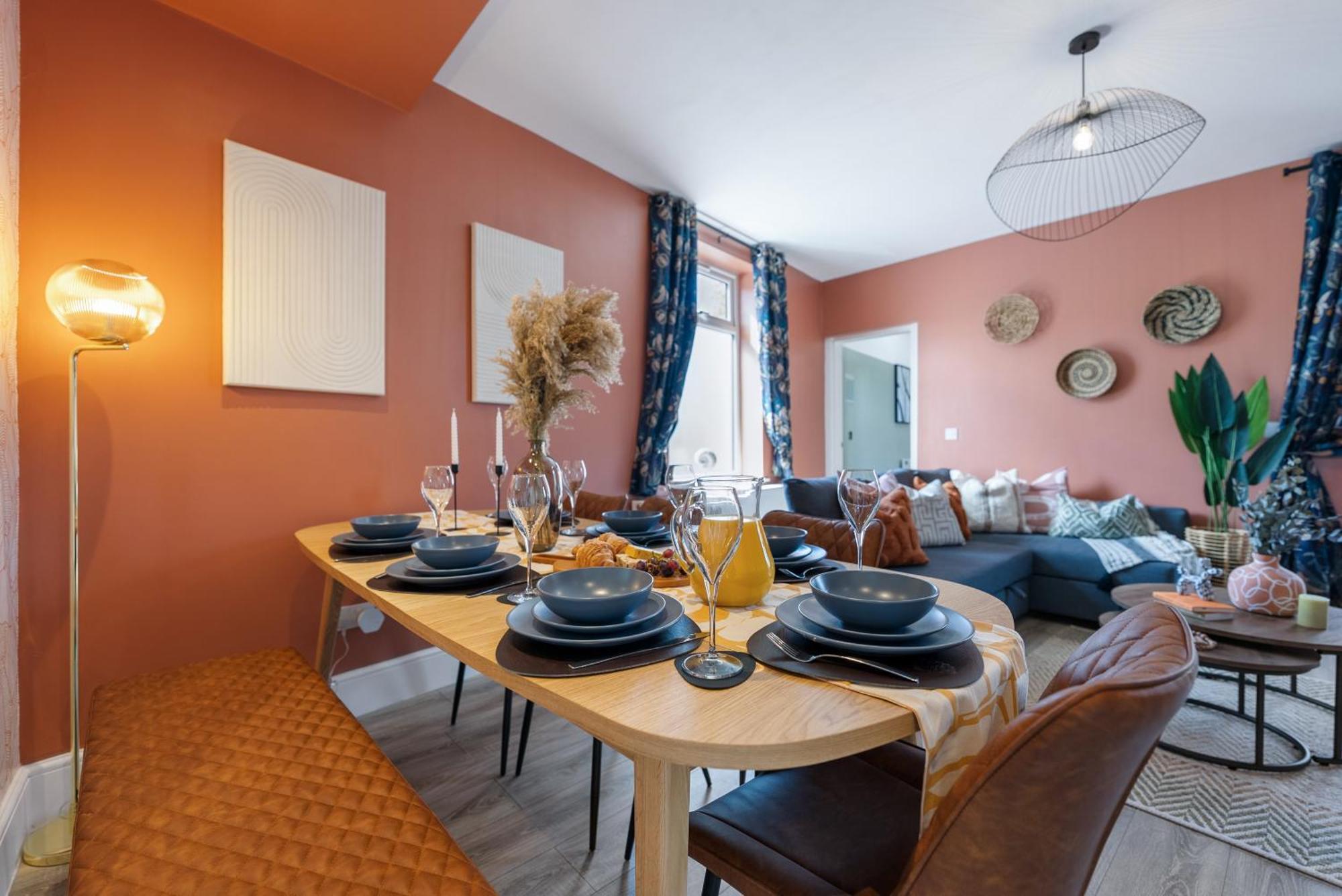 4-Bedroom Stunning Luxe, Spacious & Stylish Design House Bolton, Sleeps 11, With Parking Central Bolton, Links To Manchester, Pet-Friendly, Best For Groups! Work Contractors And Summer Special Offer! - By Blue Puffin Stays Farnworth Exterior photo