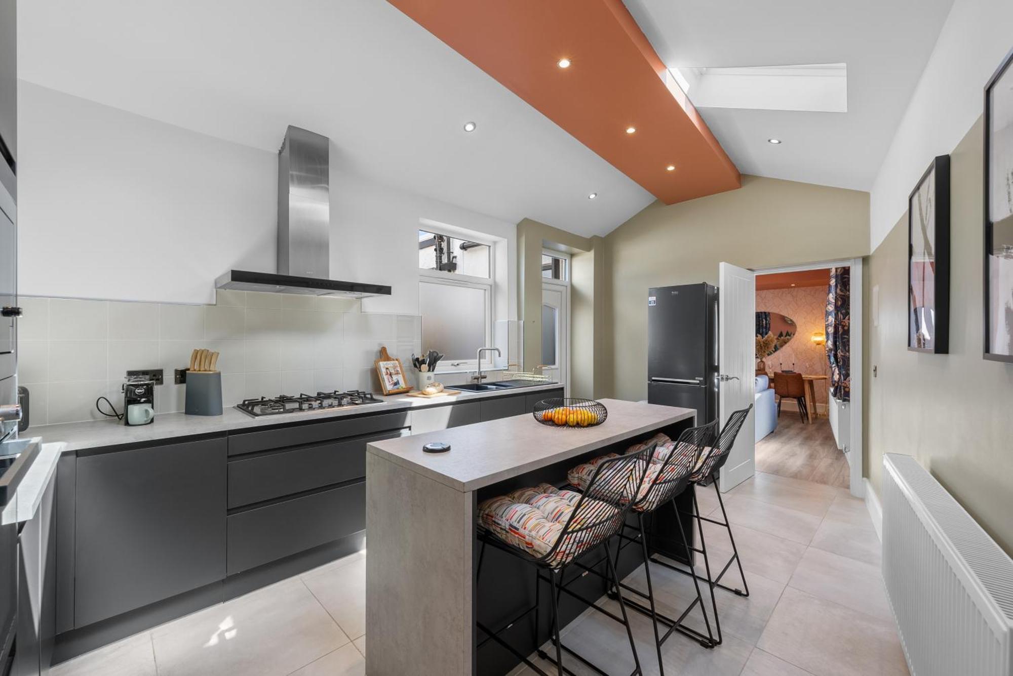 4-Bedroom Stunning Luxe, Spacious & Stylish Design House Bolton, Sleeps 11, With Parking Central Bolton, Links To Manchester, Pet-Friendly, Best For Groups! Work Contractors And Summer Special Offer! - By Blue Puffin Stays Farnworth Exterior photo